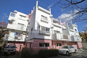 高槻阿武山一番街111号棟の外観(南西側から)