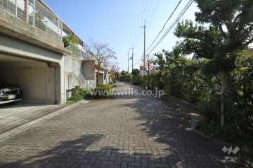 敷地の南西側前面道路