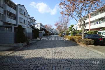 敷地北東側の前面道路