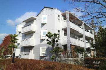 高槻阿武山二番街東Ｅ06号棟の外観（南西側から）