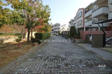 敷地北東側の前面道路