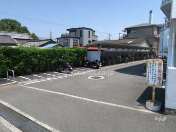 駐車場出入り口
