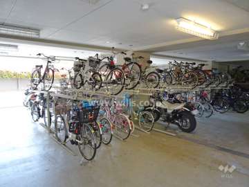 屋内に設けられた駐輪場