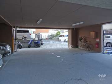 敷地内駐車場（屋内平面式・屋外機械式）