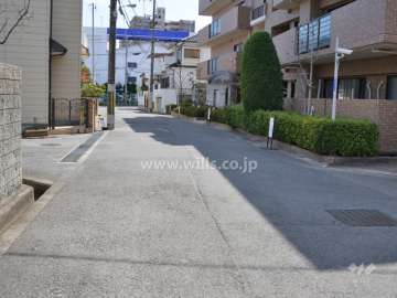 敷地東側の前面道路