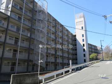 さんくれーる茨木C棟の外観（北東側から）