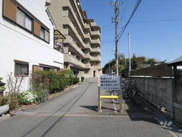 駐車場出入り口