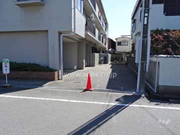 駐車場の出入り口