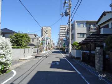 敷地北側の前面道路