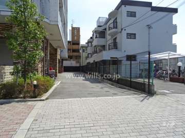 駐車場出入り口