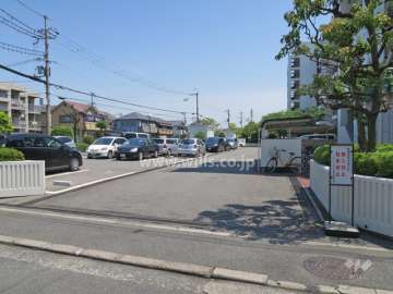 駐車場出入り口