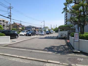 駐車場出入り口