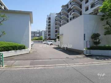 駐車場出入り口