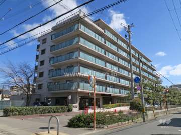 ファミール茨木の外観（南西側から）