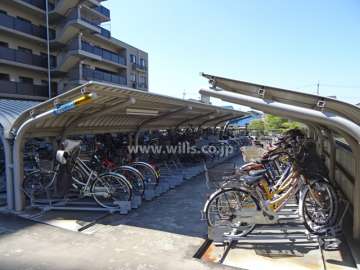 自転車置場へのアプローチ