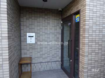 エントランスにはオートロックがあります。