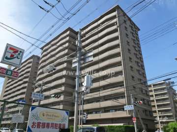 ローレルコート茨木東館の外観（南東側から）