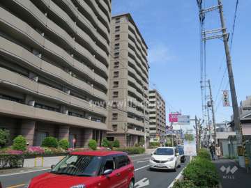 敷地南側の前面道路