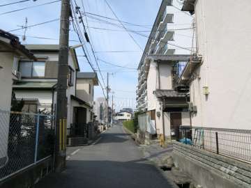 敷地北側の前面道路