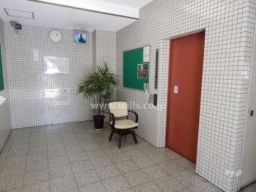 タイル張りのエントランスホール