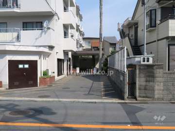 敷地入り口