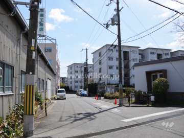 敷地東側の前面道路