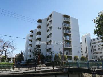 阪急東奈良高層住宅A棟の外観（北西側から）