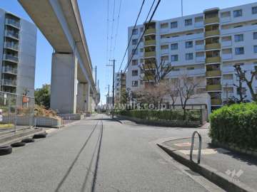 敷地北東側の前面道路（北側から）