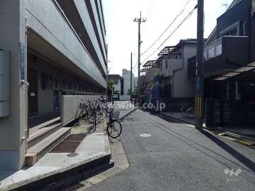 敷地北側の前面道路