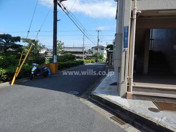 敷地北側の前面道路