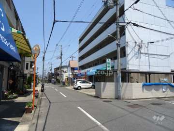 敷地の西側前面道路