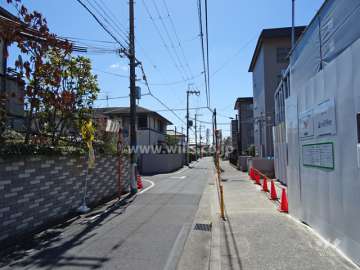 敷地東側の前面道路