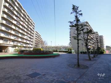 Ｂ棟の北側にある敷地内の広場