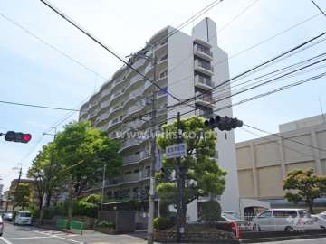 阪急南茨木ハイタウン駅前高層住宅I棟の外観（北東側から）