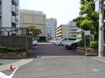 駐車場出入り口