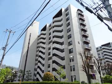 阪急南茨木ハイタウン駅前高層住宅K棟の外観（北西側から）