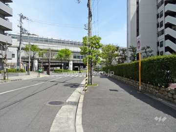 敷地北側の前面道路