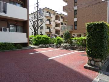 敷地内駐車場（屋外平面式）