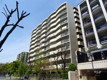 阪急南茨木ハイタウン駅前高層住宅D棟の外観（南東側から）