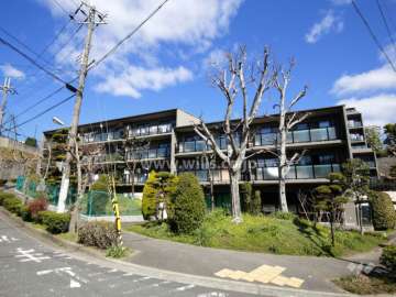 南春日丘プライムタウンA棟の外観（南東側から）