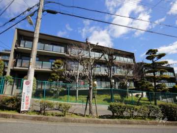 南春日丘プライムタウンA棟の外観（南側から）