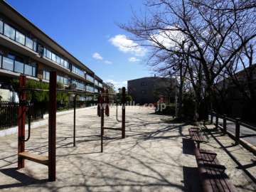 G棟の南側にある公園