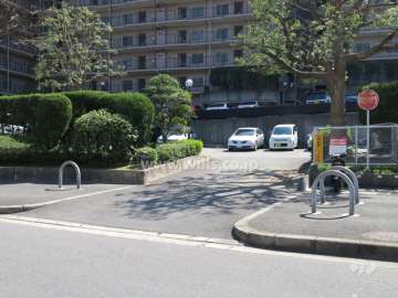 駐車場出入り口