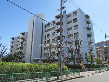 阪急東奈良高層住宅B棟の外観（北西側から）