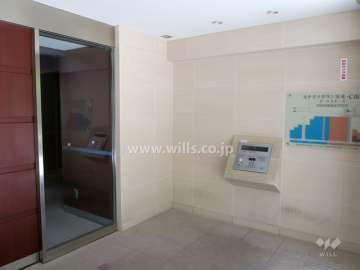 エントランスはオートロック付きです。