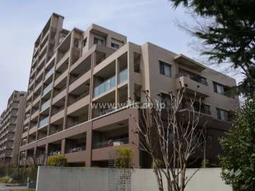 ステイツグラン茨木D棟の外観(南東側から)