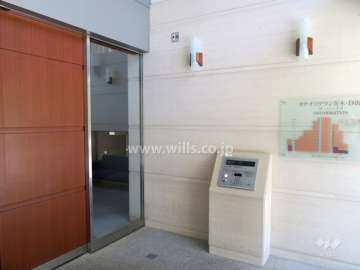 エントランスはオートロック付きです。