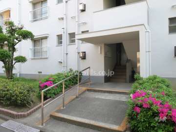 住戸入り口（共用ポスト）