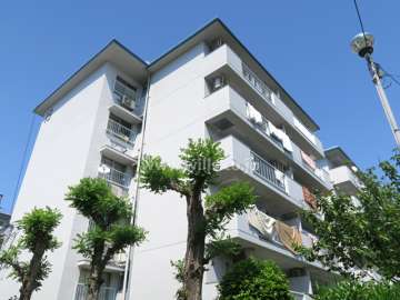 平田住宅19号棟の外観（南西側から）