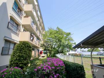 茨木安威団地A-14棟の南側の様子